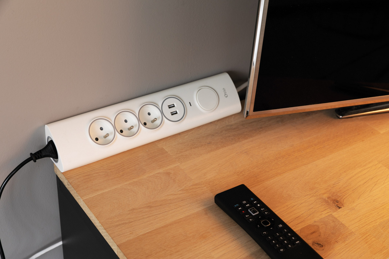 Multiprise Parafoudre avec 6 Prises et PD 20W 1 Port Type-C et 2 Ports  USB-A, Multiprise USB avec 7 Interrupteurs Individuels, Multiprise  Electrique 3680W/16A, 1050 J, Cordon 3M pour Maison Bureau 